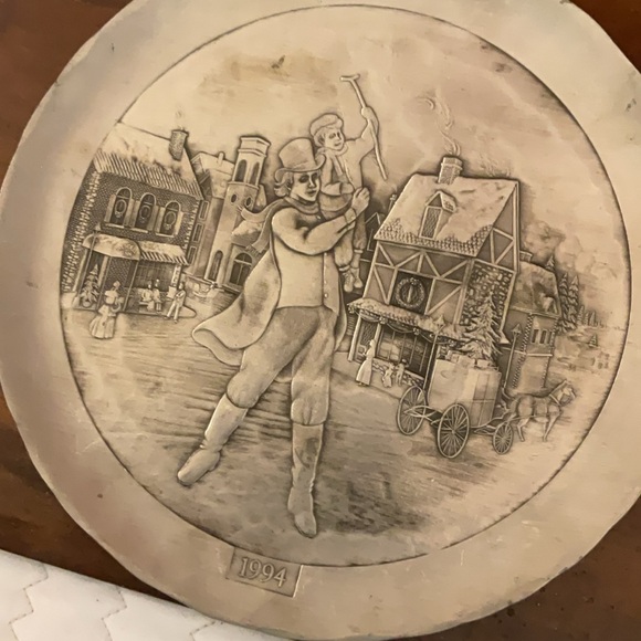 Set a four limited edition, pewter Christmas plates - Picture 2 of 5